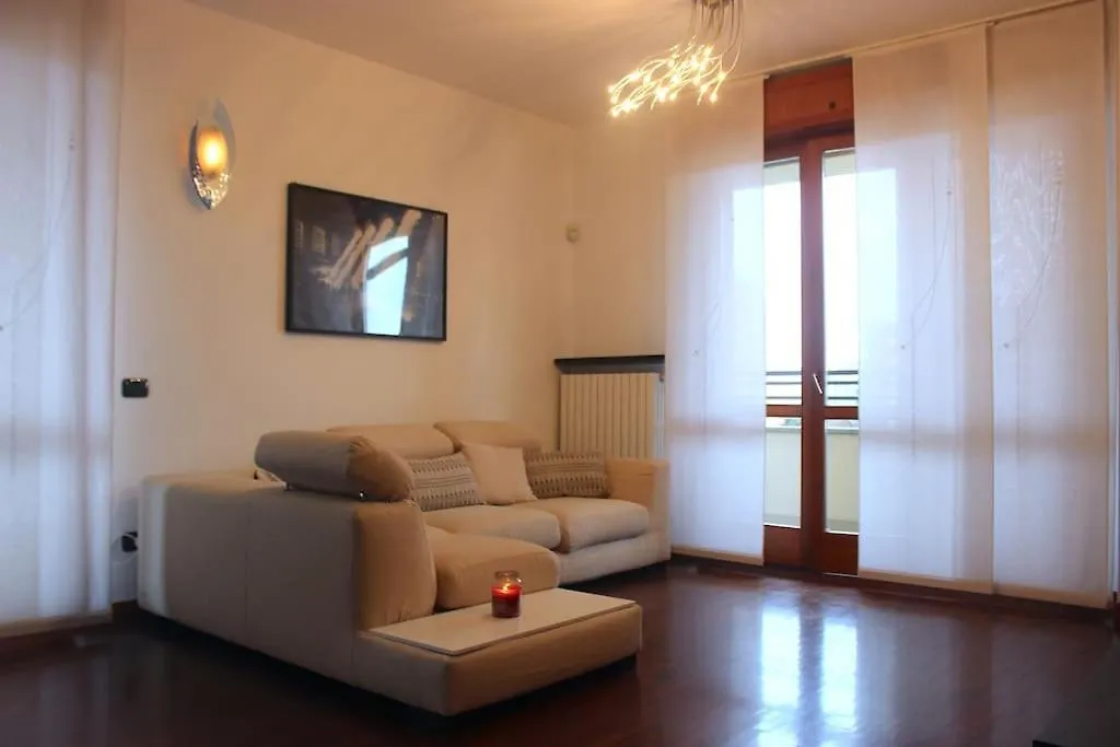 Parking + Balcony Accogliente Bilocale Apartment Milan Italy