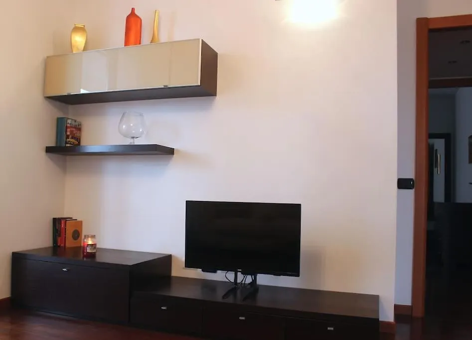 Parking + Balcony Accogliente Bilocale Apartment Milan