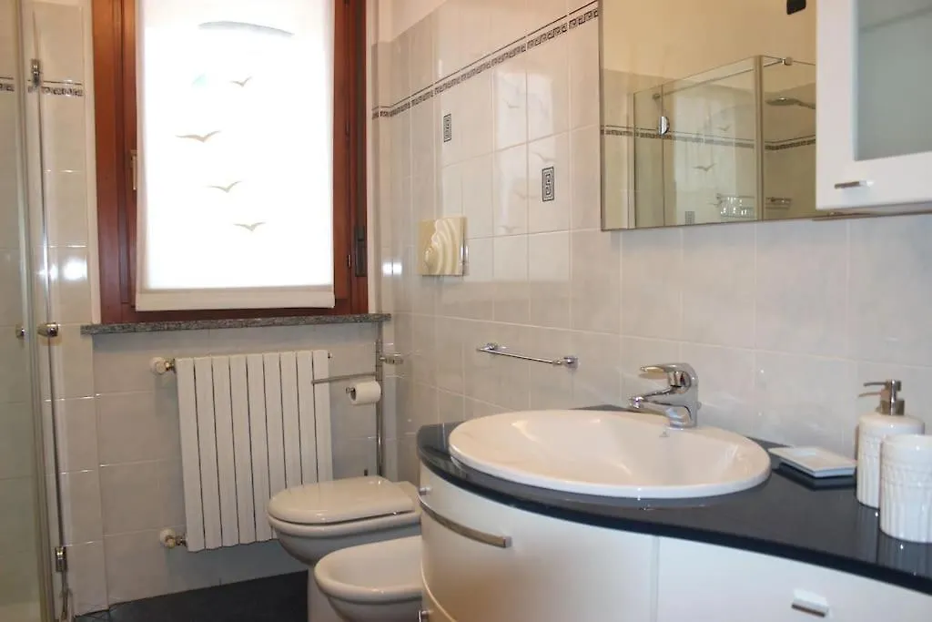 Parking + Balcony Accogliente Bilocale Apartment Milan