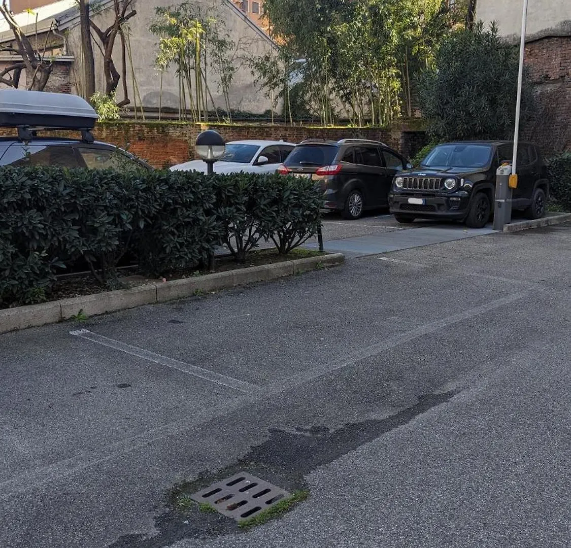 Parking + Balcony Accogliente Bilocale Apartment Milan Italy
